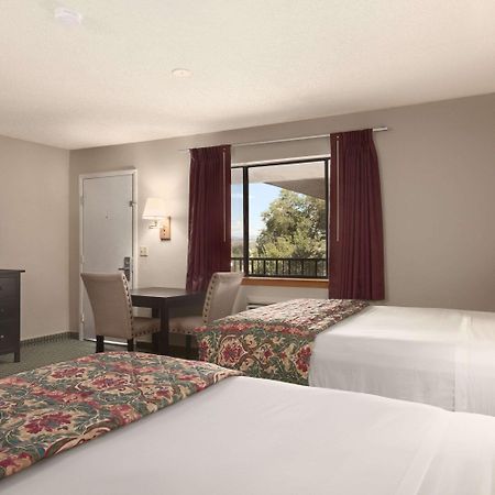 Days Inn By Wyndham Cortez Exterior photo