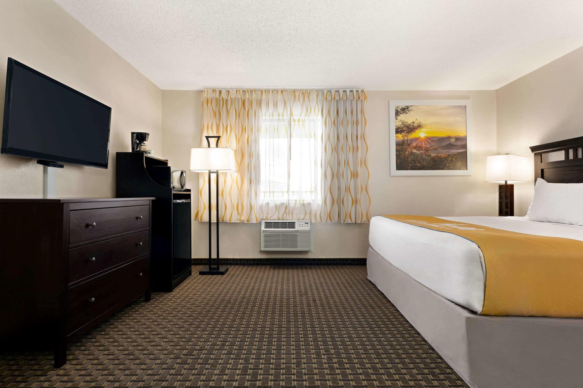 Days Inn By Wyndham Cortez Exterior photo