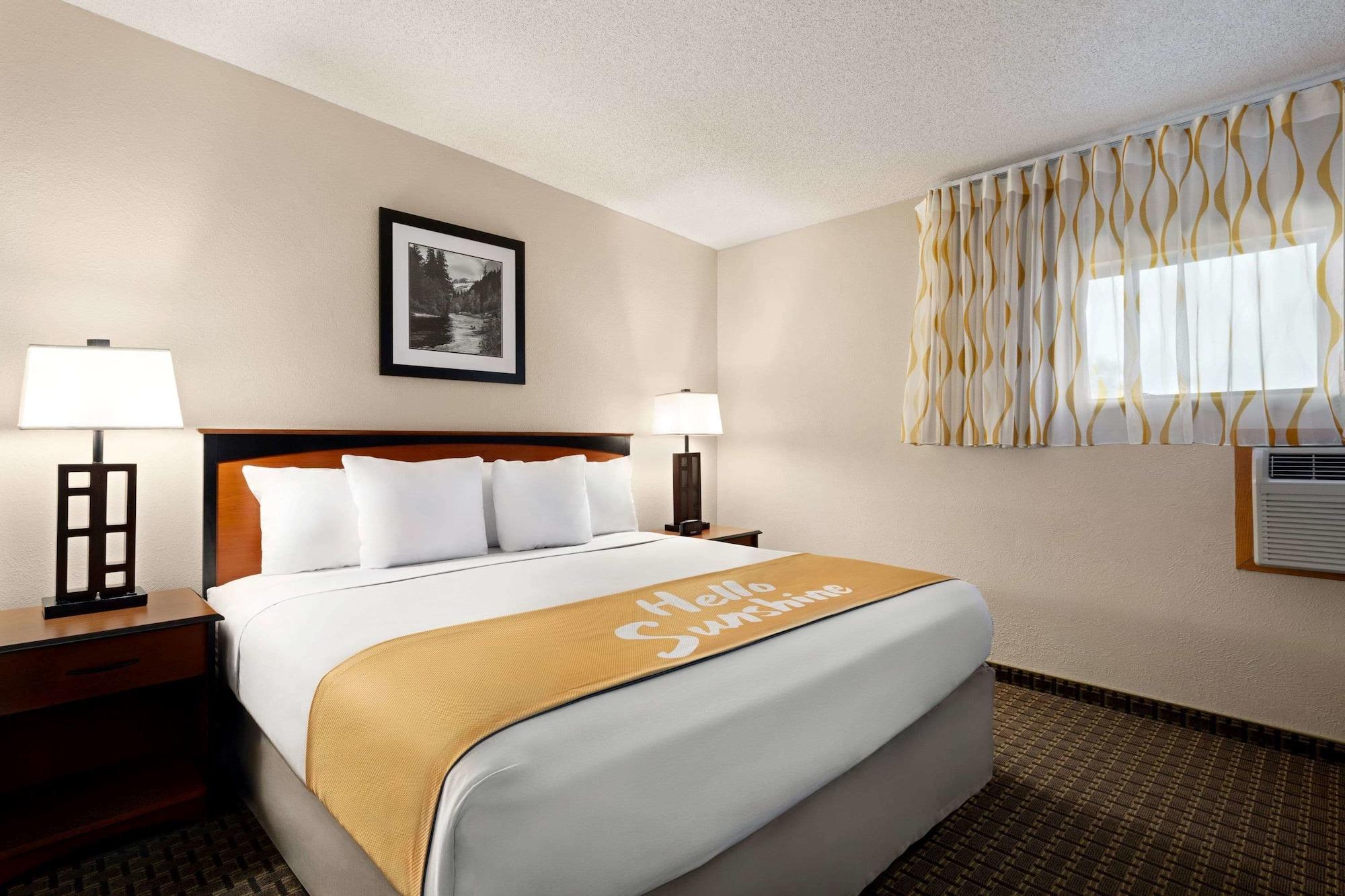 Days Inn By Wyndham Cortez Exterior photo