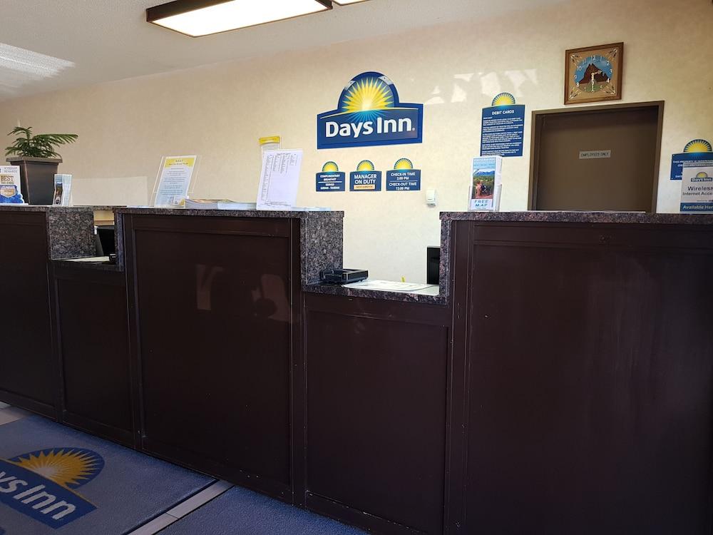 Days Inn By Wyndham Cortez Exterior photo