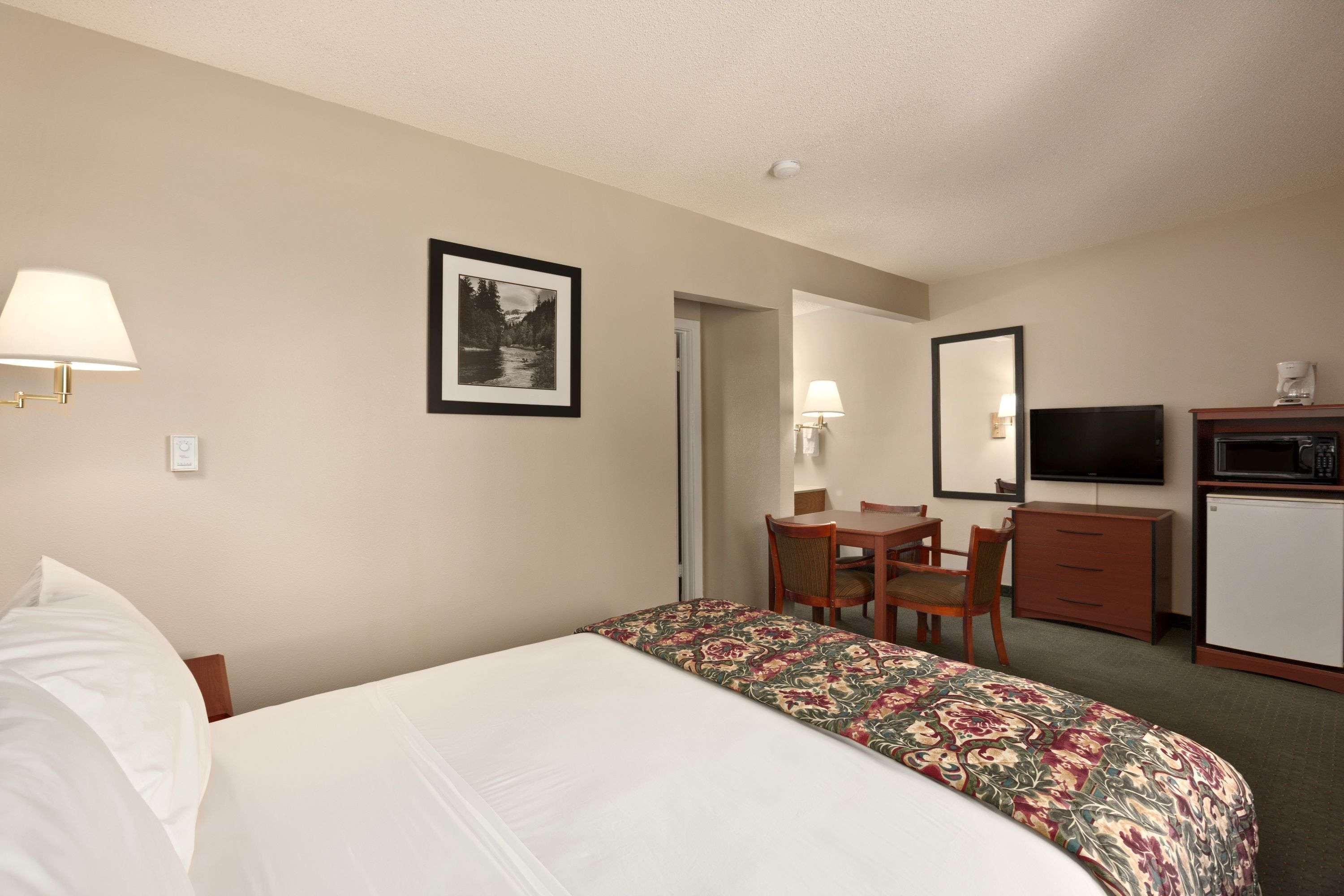 Days Inn By Wyndham Cortez Exterior photo