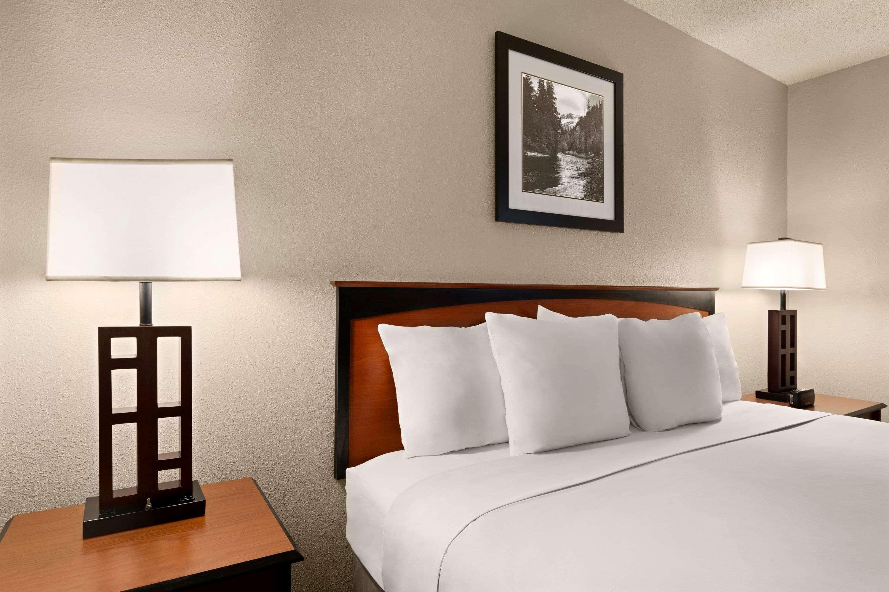 Days Inn By Wyndham Cortez Exterior photo