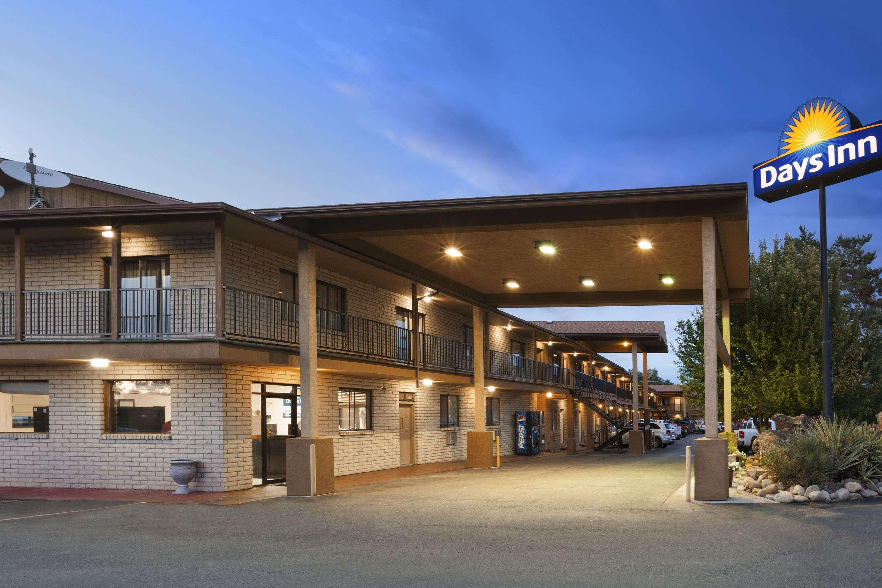 Days Inn By Wyndham Cortez Exterior photo