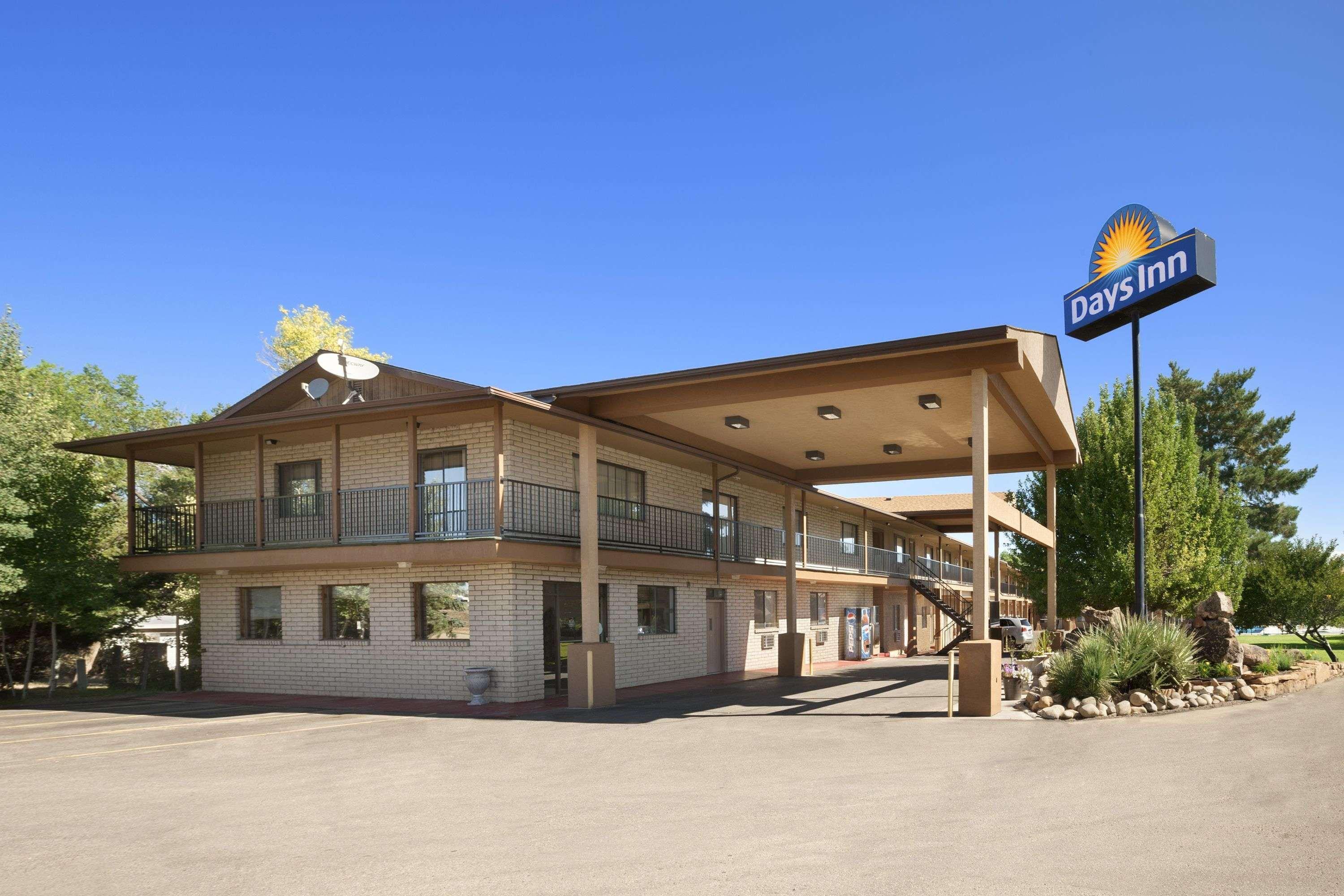 Days Inn By Wyndham Cortez Exterior photo