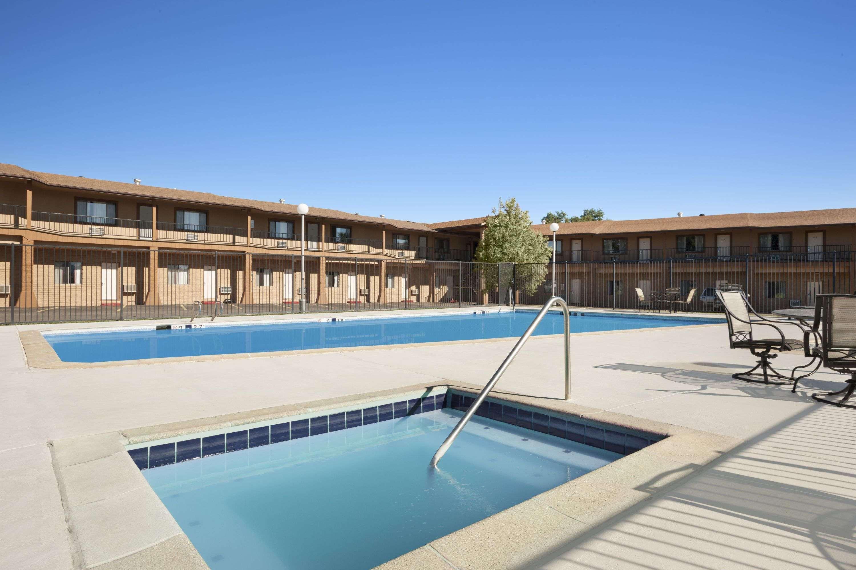 Days Inn By Wyndham Cortez Exterior photo